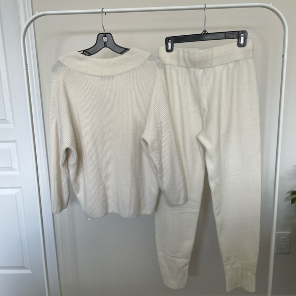 Zara Knit V-Neck Sweater and Joggers Matching Set - Picture 2 of 5